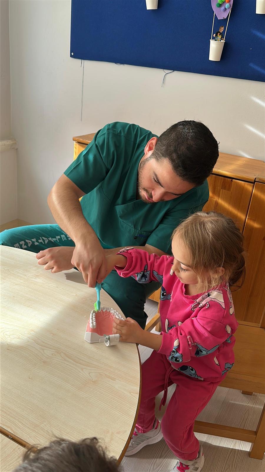 MİNİK DİŞLER, SAĞLIKLI GÜLÜŞLER