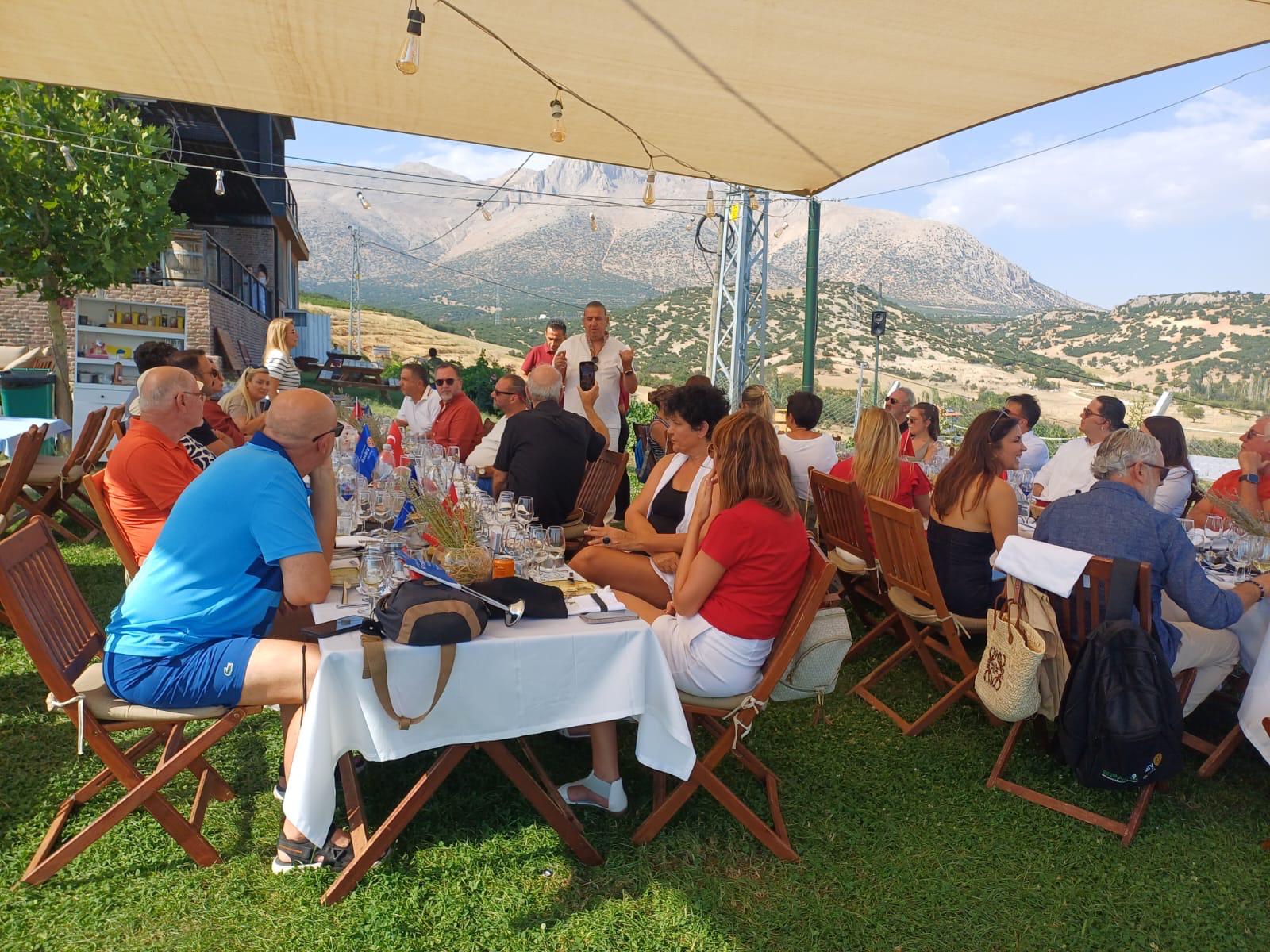 ANTALYA OLİMPOS RK HOBİ KOMİTESİ ŞARAP TADIM ETKİNLİĞİ DÜZENLEMEK