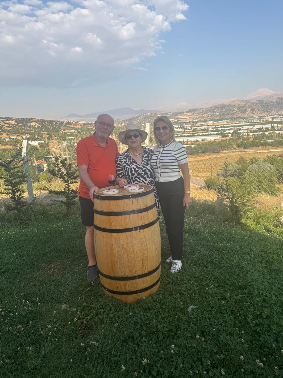 ANTALYA OLİMPOS RK HOBİ KOMİTESİ ŞARAP TADIM ETKİNLİĞİ DÜZENLEMEK