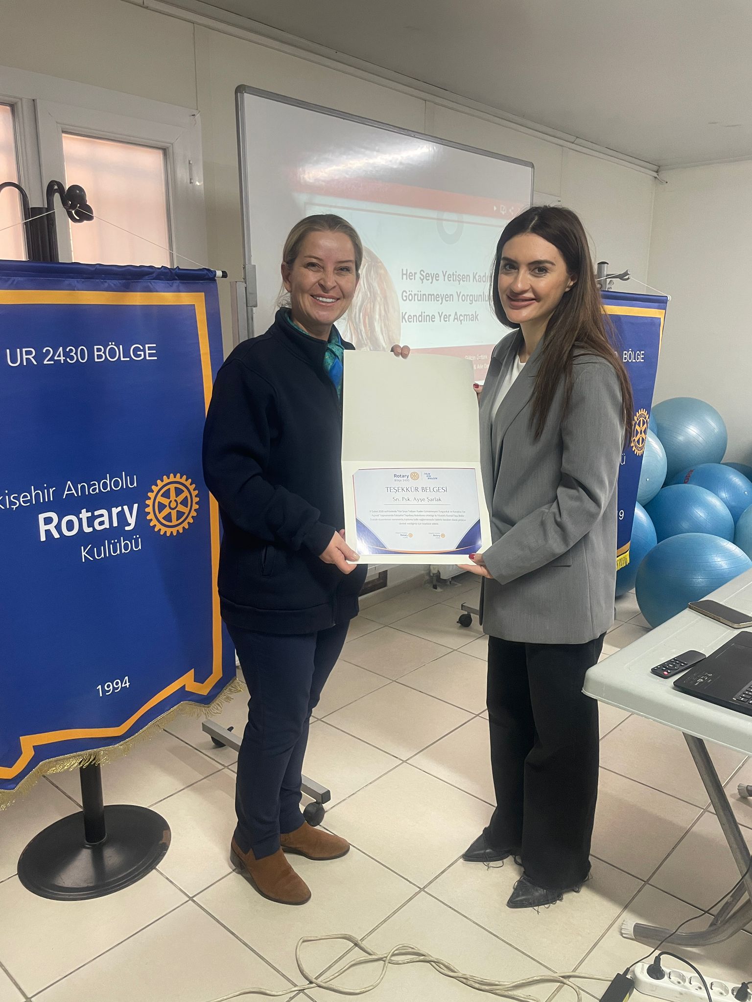 HER ŞEYE YETİŞEN KADIN