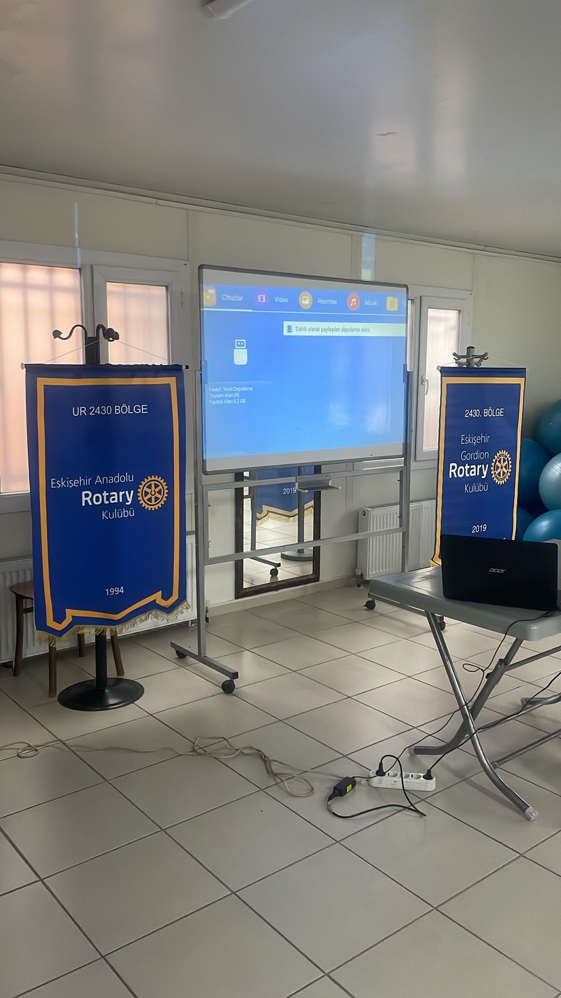 HER ŞEYE YETİŞEN KADIN