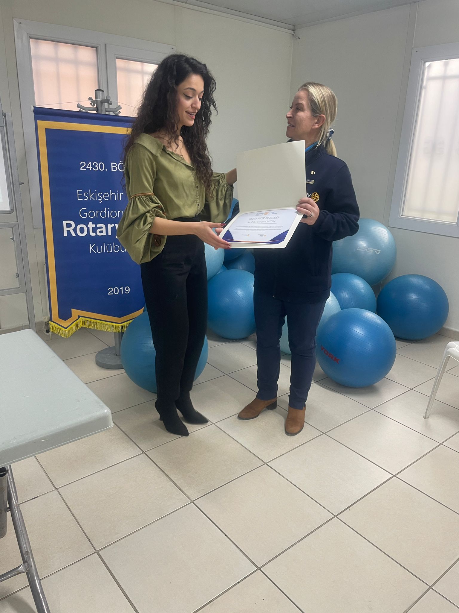 HER ŞEYE YETİŞEN KADIN