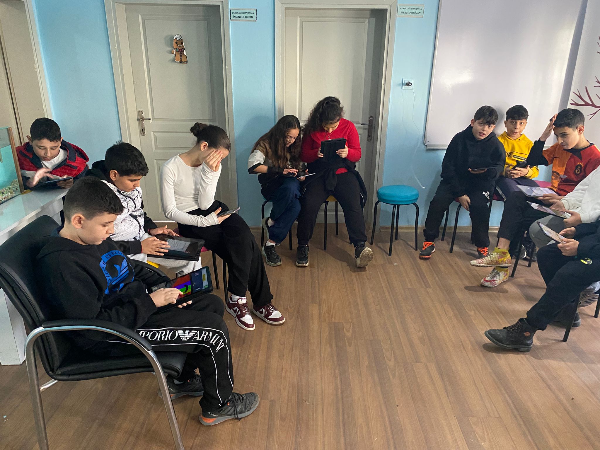 Uzat Elini - İyileşen Kalpler