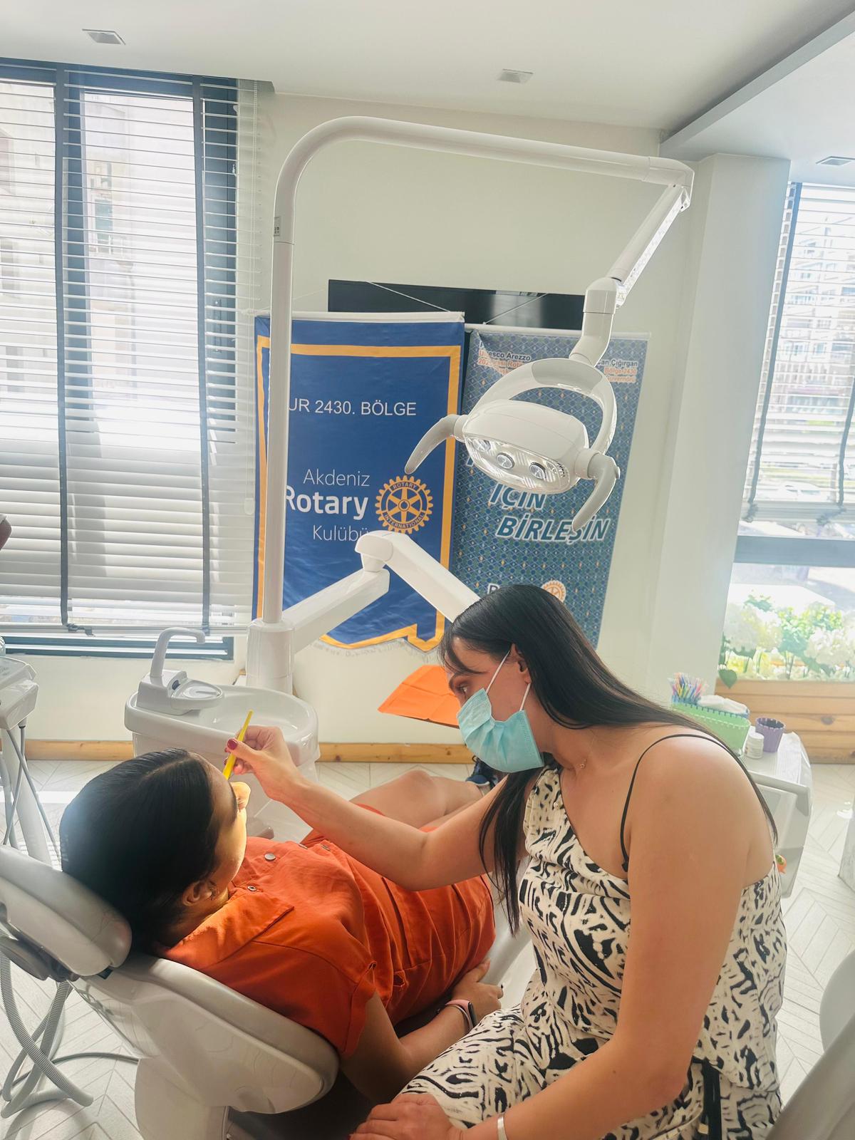 Akdeniz Rotary Kulübü Ruh Sağlığı Kapsamında Deprem Bölgesinde Gerçekleştirilen Projesi