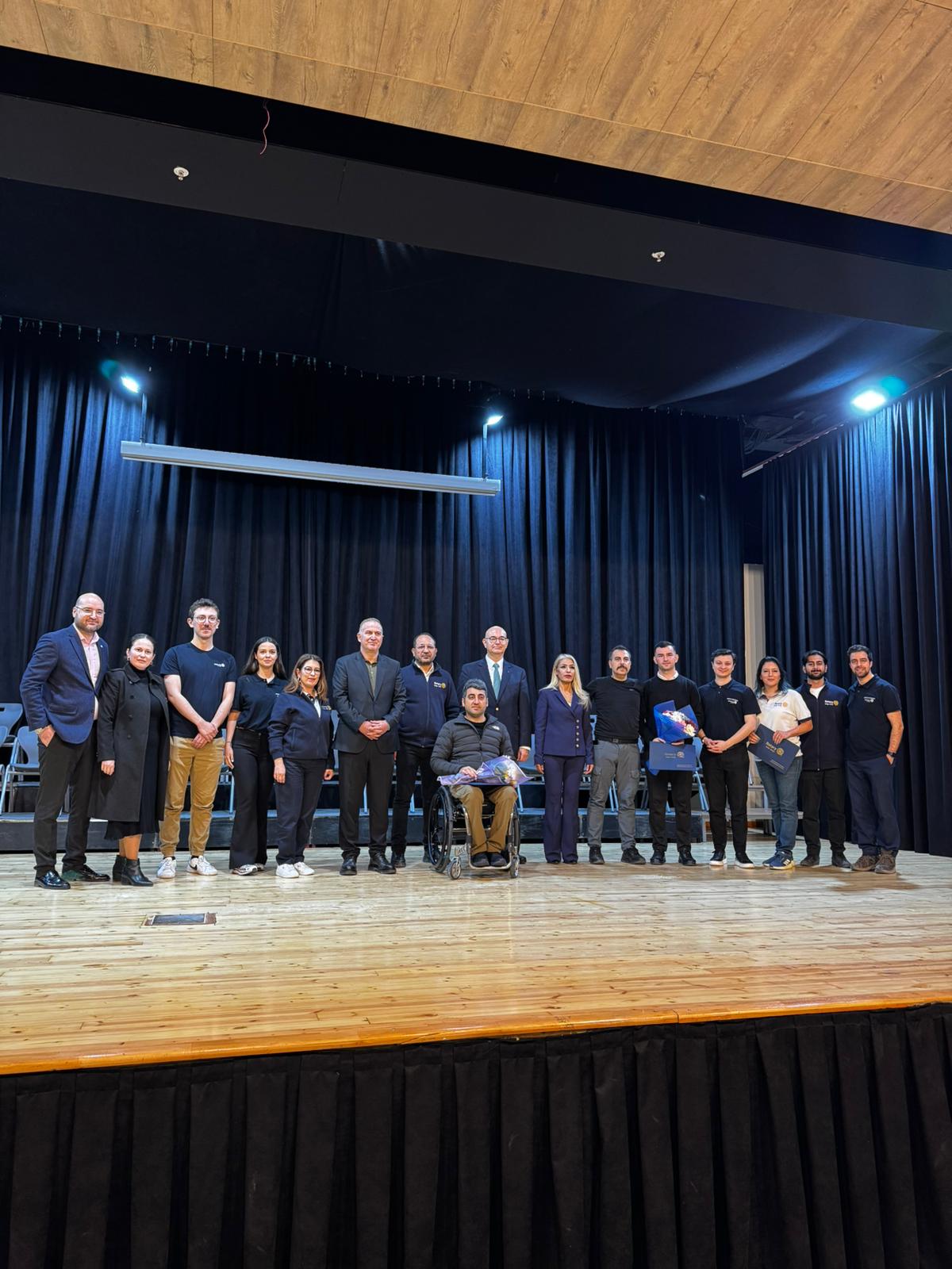 SINIRLARIN ÖTESİNDE KARİYER YOLCULUĞU