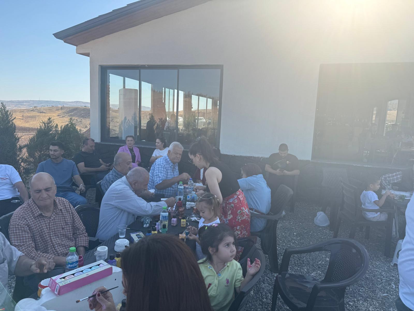 Alleben rotaract klübü ile yaşlı bakım evinden gelen misafirleri at çiftliğinde ağırladık