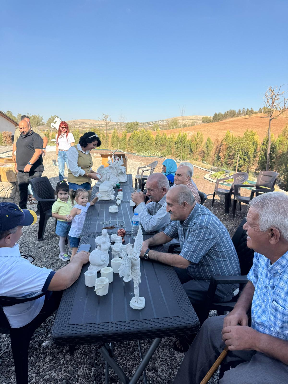 Alleben rotaract klübü ile yaşlı bakım evinden gelen misafirleri at çiftliğinde ağırladık