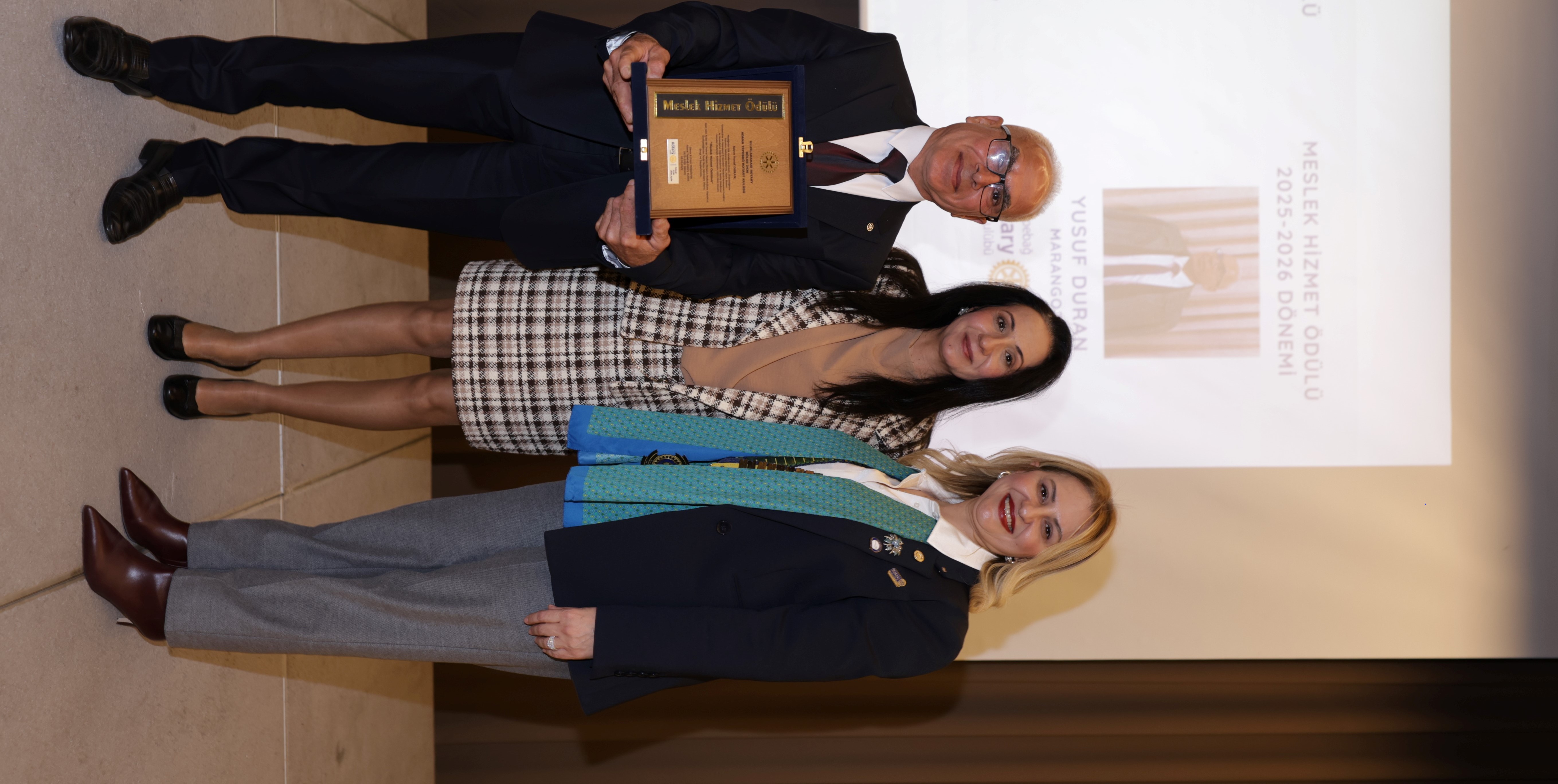 Adana Tepebağ Rotary Kulübünün bu yıl “Meslek Hizmet Ödülleri” oyuncu Ferit Aktuğ ve marangoz Yusuf Duran’a verildi.