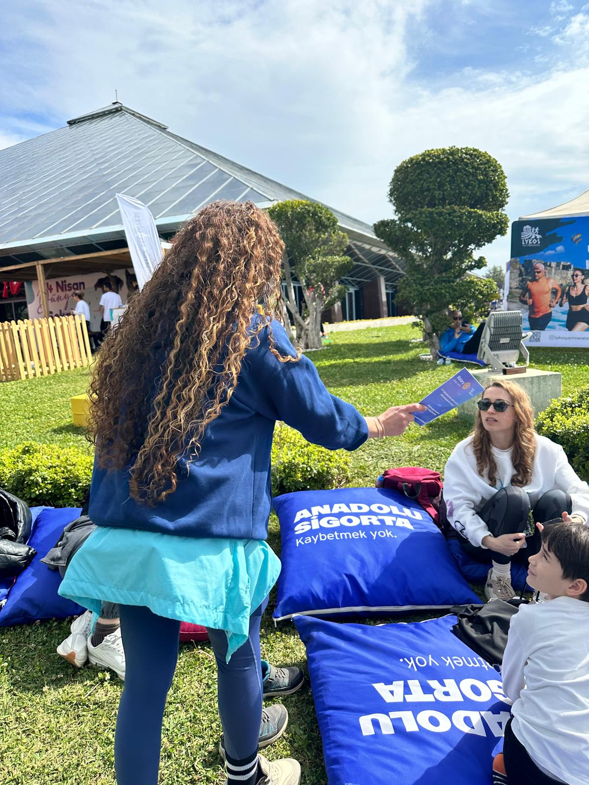 Otizm Farkındalığı Broşür dağıtımı ve Bilgi Aktarımı