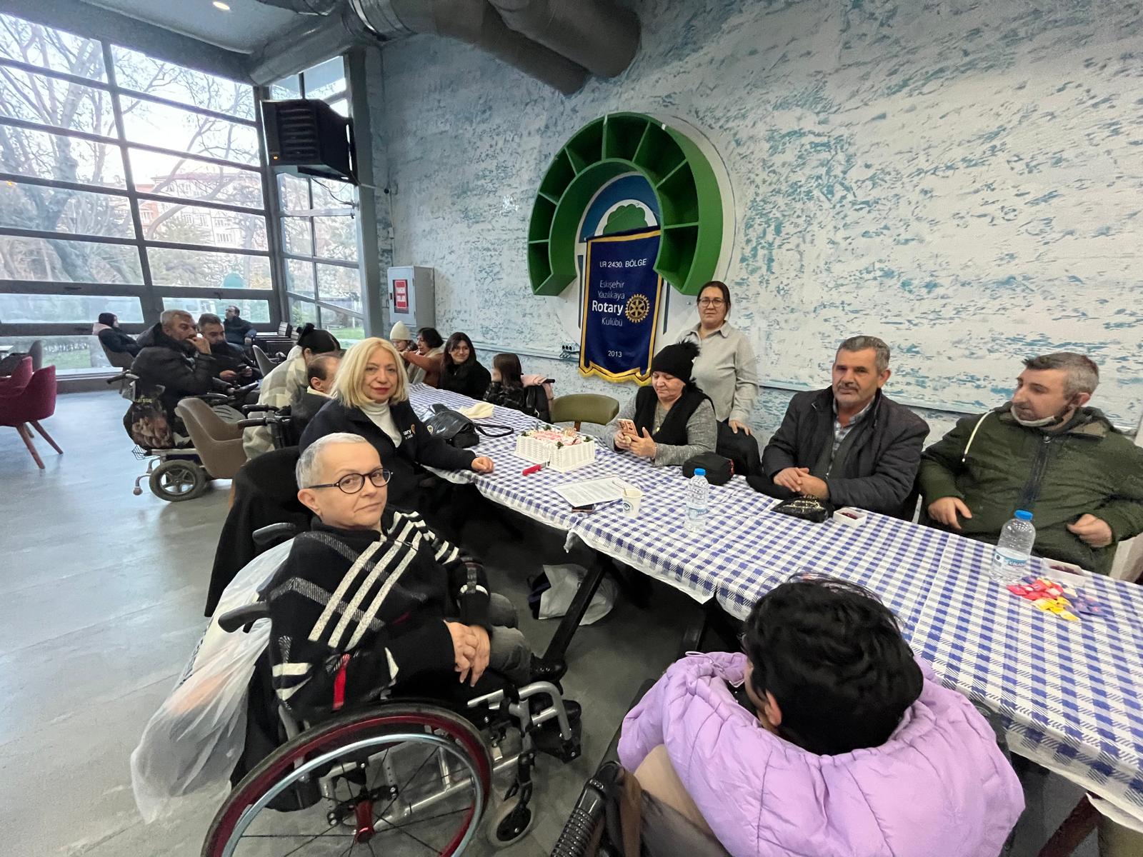 Engeli olan bireylere yönelik bir sanat dalında en az 10 kişilik kurs açmak