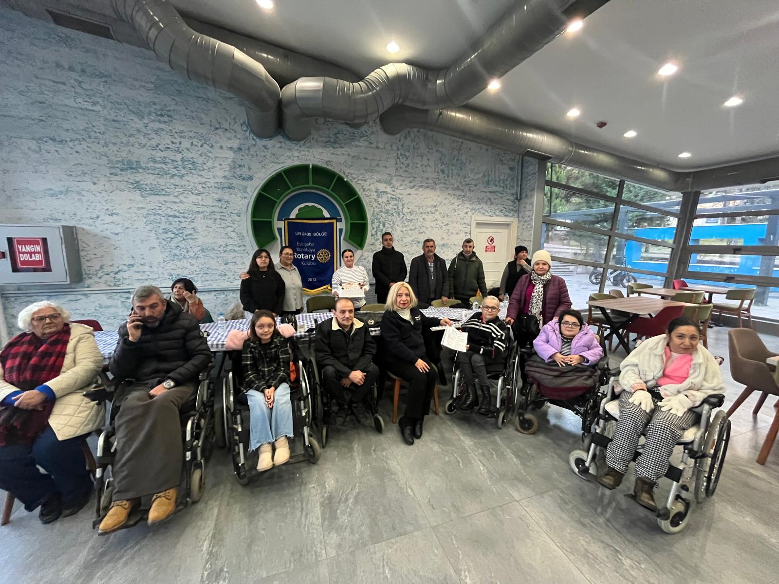 Engeli olan bireylere yönelik bir sanat dalında en az 10 kişilik kurs açmak