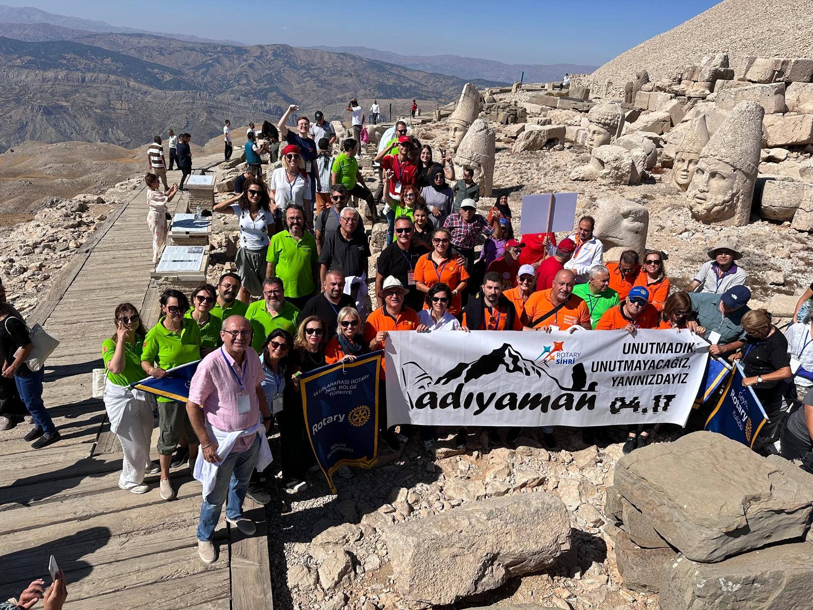 Adana 5 Ocak Rotary Kulübü Nemrut’ un zirvesinde