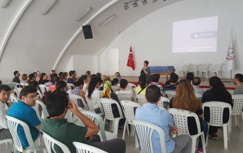 Rotary Yeşiltepe Ortaokulunda Öğrencileri,Öğretmenleri ve Velilerine Seminerler