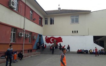 İleri İlkokulu Duvarının Boyaması