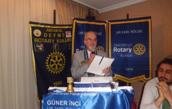 Antakya ve İskenderun Rotary kulüpleriyle ortak toplantımızda Prof.Dr.Mete Korkut Gülmen,Cumhuriyet ve Kadın konulu sunum yaptı.