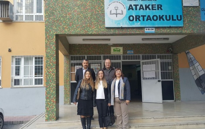 Ataker ilköğretim okuluna kitap bağışında bulunuldu.