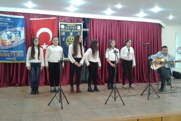 Gümüşgöze ilköğretim okuluyla yapılan ortak çalışmalarımız sonucunda oluşturduğumuz çocuk korosu çok başarılı bir konser verdi.