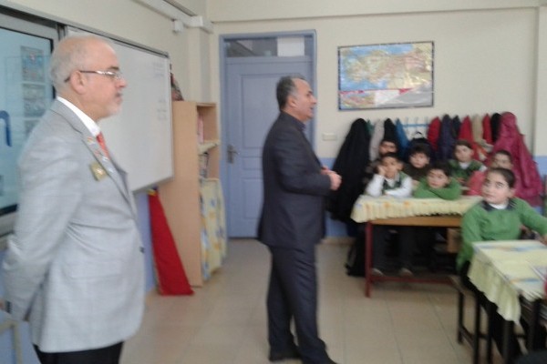 gümüşgöze okulunda diş sağlığı ve bakımı konulu sunum GDB Diş Hekimi Hüseyin Mursal tarafından yapıldı.