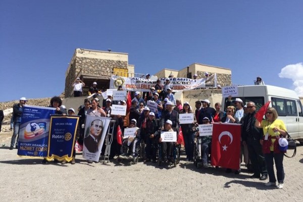 Engelliler Nemrut Dağına Zorlu Tırmanış Gerçekleştirdi