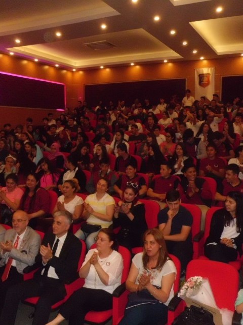 Antakya Defne Rotary Kulübü Rotary okulları buluşturuyor projesi kapsamında,Gümüşgöze okulu ve Kazım Karabekir öğrencilerinden olan gösteri ekiplerini Defne Kolleji öğrencileriyle buluşturdu