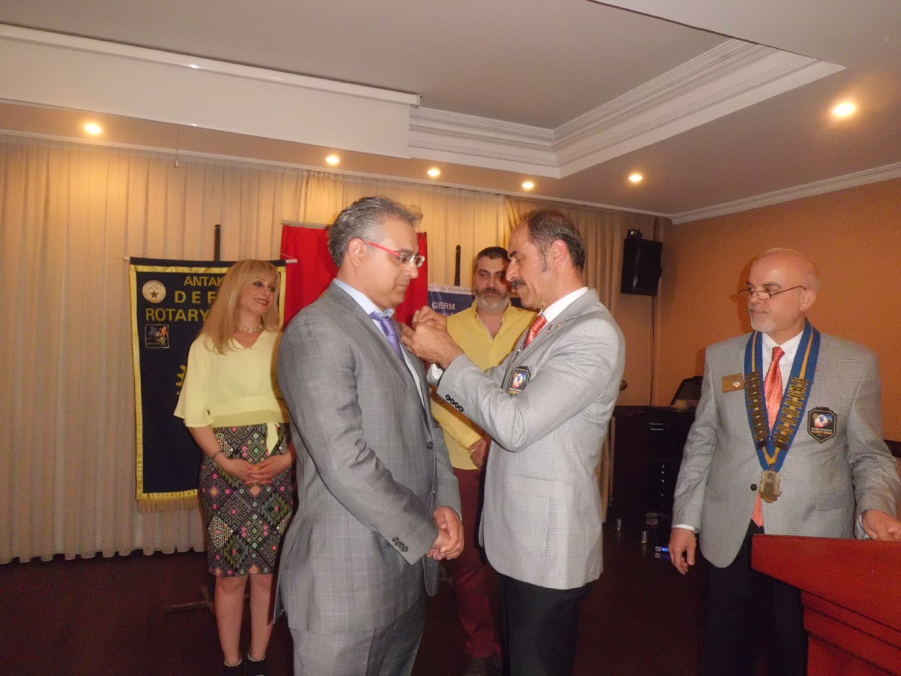 Antakya Defne Rotary Kulübü Yeni üye alım töreni düzenledik,Dr.Tolga Beydeş Kulübümüzün yeni üyesi oldu.