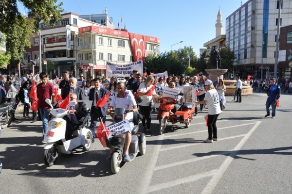 ENGELLİLERİN NEMRUT TIRMANIŞI KORTEJ YÜRÜYÜŞÜ İLE START ALDI