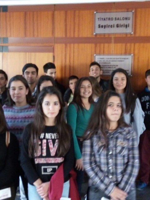 İlk defa tiyatroya gittim