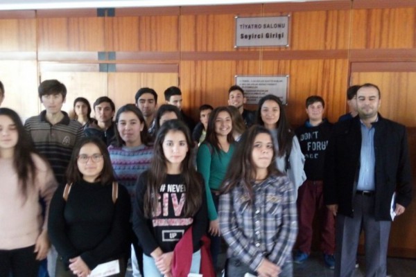 İlk defa tiyatroya gittim