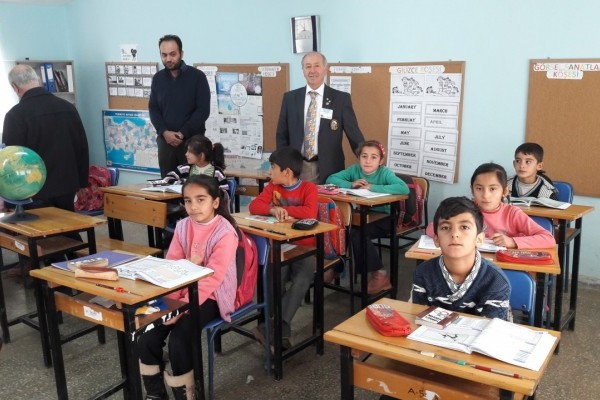 ROTARY KÖY OKULU ÖĞRENCİLERİNİ SEVİNDİRDİ