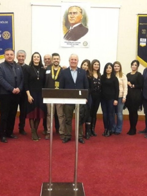 M.ARSLANTEPE ROTARY KULÜBÜ 13.ÜYESİNE ROZET TAKTI