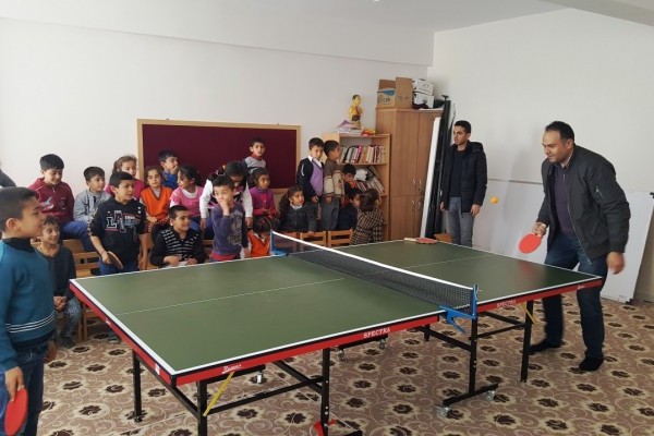 ROTARYENLERDEN KÖY OKULLARINA VE ÖĞRENCİLERE DESTEK