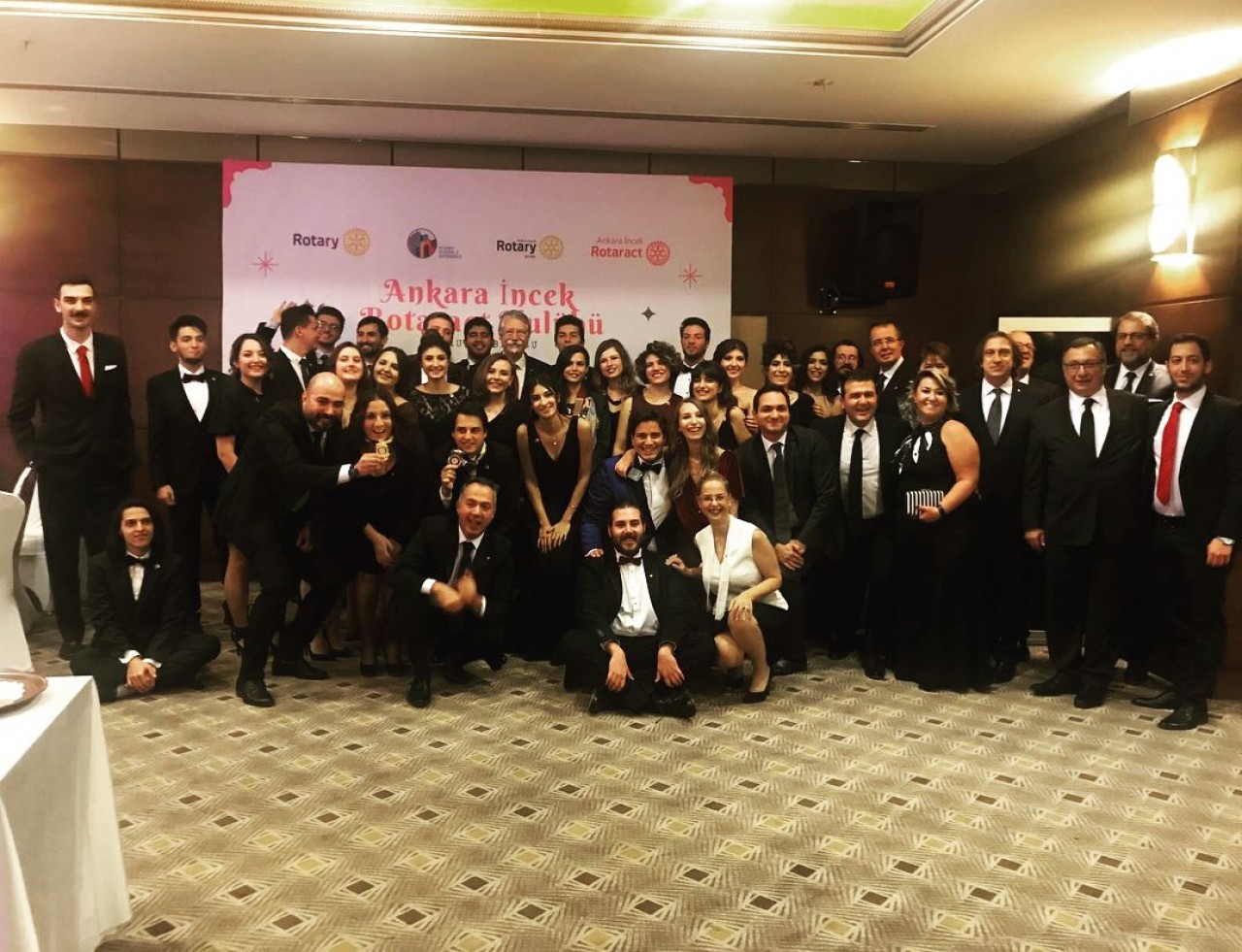 ANKARA KAVAKLIDERE RK-Ankara İncek Rotaract Kulübü'nün Kuruluş Balıosu'na katıldık