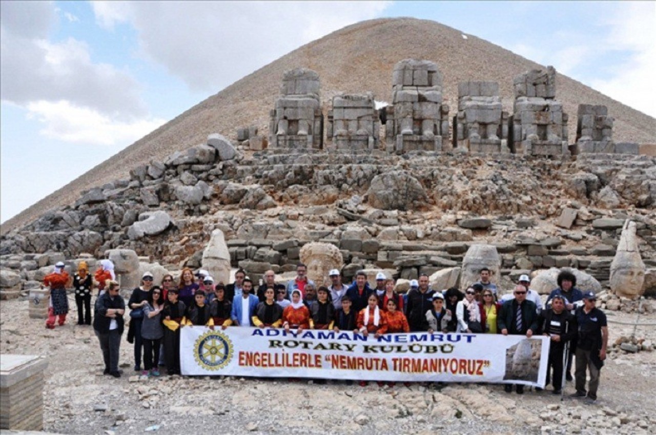 ROTARY ENGELLİLERLE ZİRVEDE “NEMRUT’A TIRMANIYORUZ”