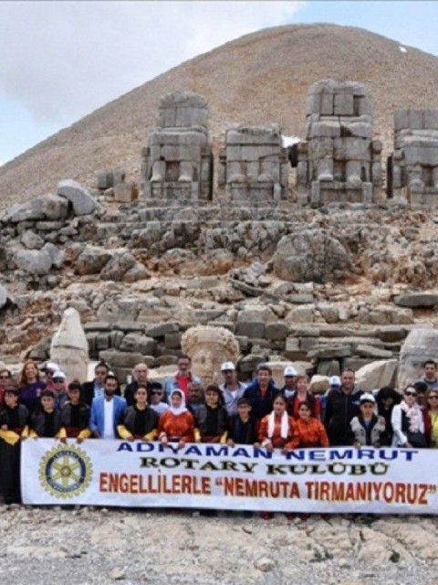 ROTARY ENGELLİLERLE ZİRVEDE “NEMRUT’A TIRMANIYORUZ”