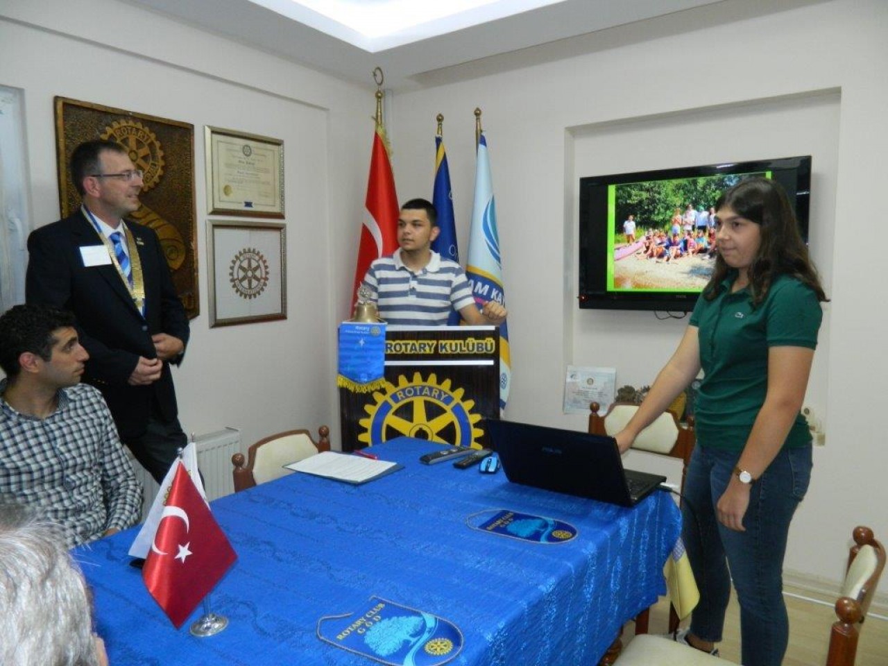 ORDU ROTARY KULÜBÜNÜN  KONUKLARI KISA DÖNEM YAZ KAMPINA KATILAN ÖĞRENCİLERİ OLDU.