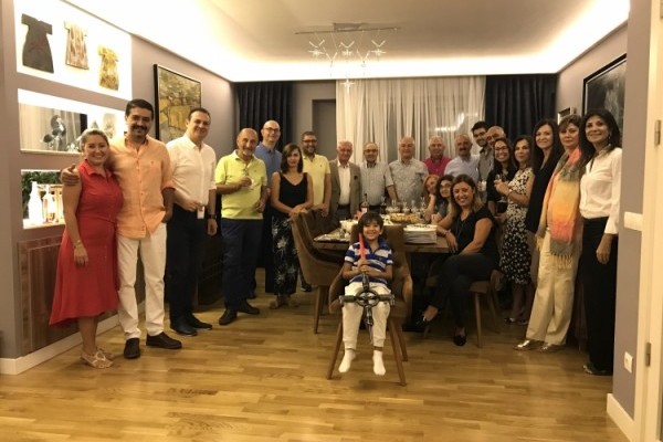 EMRE ÖZTÜRK VE GÜLCE DOSTUMUZDA POTLUCK PARTY