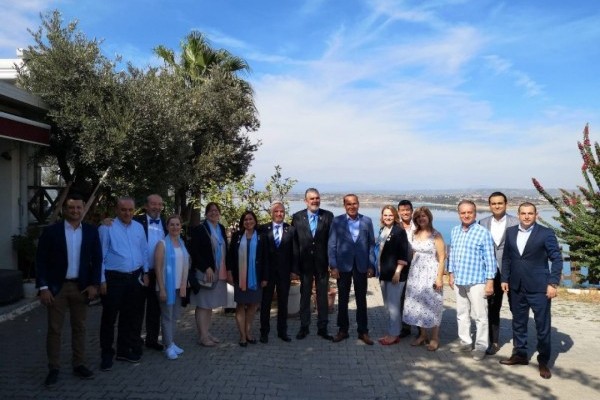 ADANA BÜYÜKŞEHİR BELEDİYE BAŞKANI HÜSEYİN SÖZLÜ GUVERNÖRÜMÜZ ALTAN ARSLAN VE ADANA GÜNEY ROTARY YÖNETİM KURULUNU ÖĞLE YEMEĞİNDE AĞIRLADI.