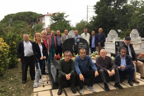ORDU ROTARY KULÜBÜ VEFAT EDEN ÜYELERİNİ ÖLÜM YIL DÖNÜMÜNDE ZİYARET ETMEYE DEVAM EDİYOR.
