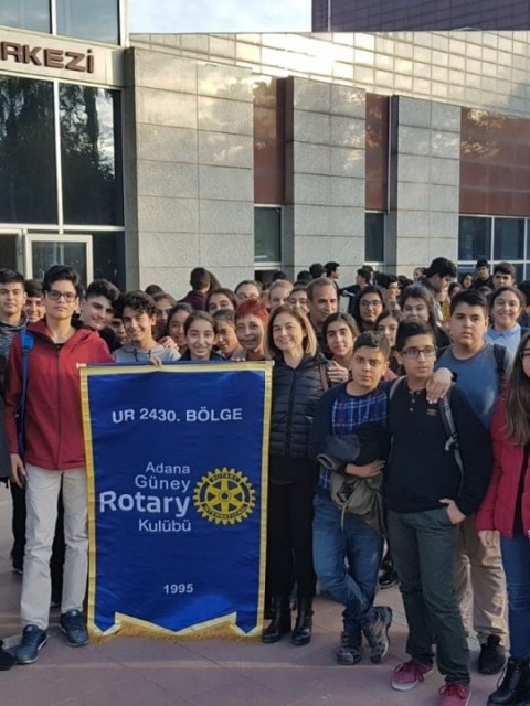 Güney Rotary,17 Kasım Cumartesi günü  50 çocuğumuzu Unicef Çocuk Dostu Şehirler projesi kapsamında tiyatroya götürdük.