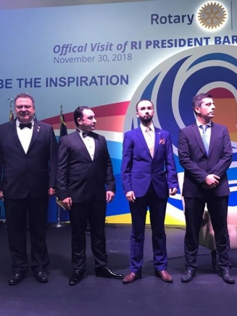 YENİ ÜYELERİMİZ UR BAŞKANININ ELİNDEN ROTARY AİLEMİZE KATILDI