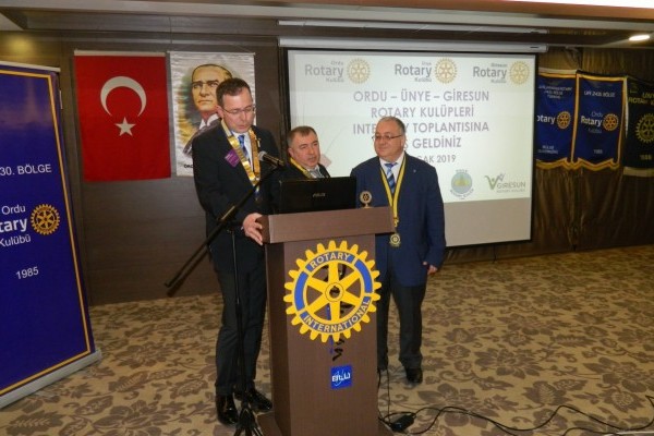ORDU ROTARY KULÜBÜ SANAYİCİ SN. MUSTAFA POYRAZ’A MESLEK HİZMET ÖDÜLÜ VERDİ