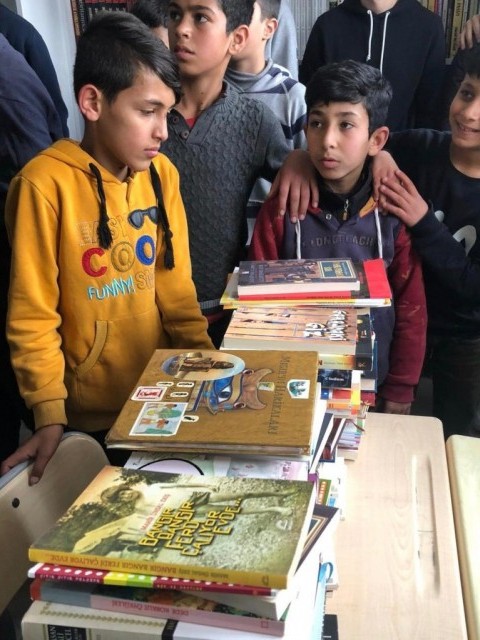 Seyhan Rotary  ve Seyhan Interact Ortak Projesi ile Kütüphane Yardımı-Adana Seyhan Rotary