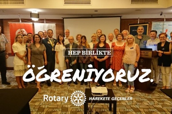 Aromaterapi uzmanı Sevgili Elif Yazıcı Ankara Kızılay Rotary Kulübü üyeleri ve ziyaretçilerini bu akşam kokuların dünyasında gezdirdi.