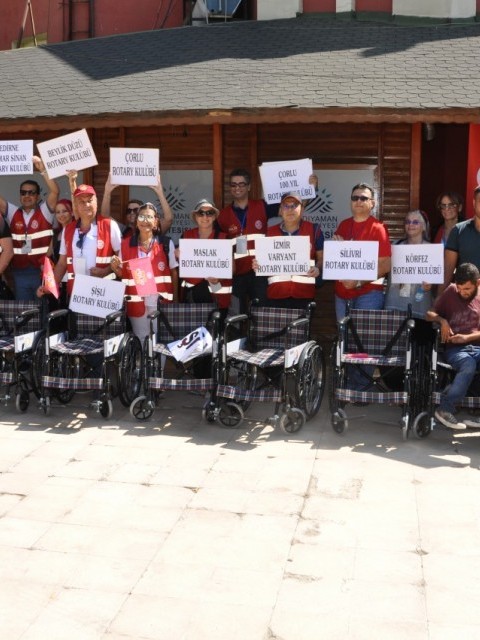 ENGELLİLER DAVULLAR ZURNALAR EŞLİĞİNDE YÜRÜDÜ