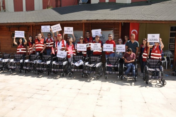 ENGELLİLER DAVULLAR ZURNALAR EŞLİĞİNDE YÜRÜDÜ