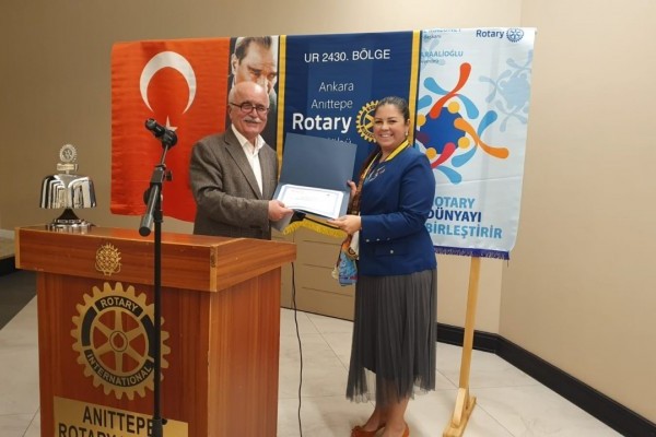 Anıttepe Rotary Kulübü Konuşmacı konuğumuz Sönmez Çetinkaya  " Ekonomik Kriz Tiryakiliğinin Osmanlı’dan Bu Yana Arka Planı " konulu güzel bir konuşma yaptı