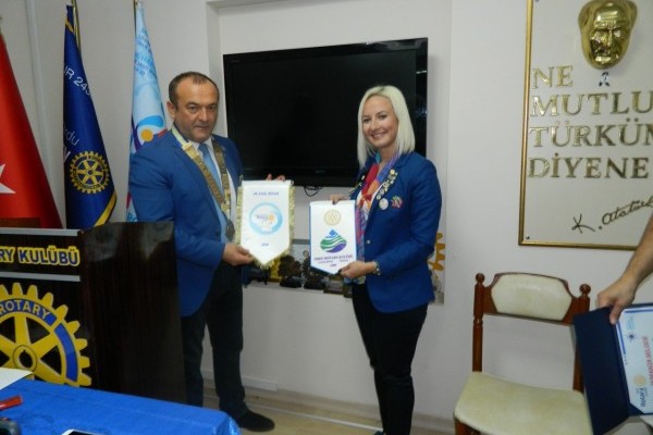ORDU ROTARY KULÜBÜ BAYRAK DEĞİŞİMİ YAPTI.