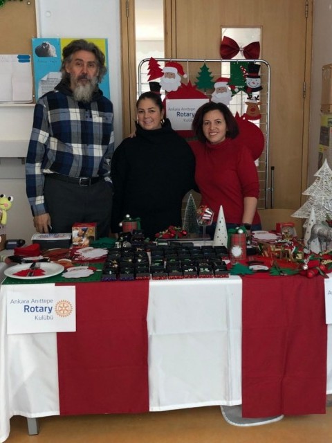 Anıttepe Rotary Kulübü olarak 14 Aralık cumartesi günü Fransız Charles de Gaulle Ankara Lisesindeki Noel Sergisinde Stand açtık