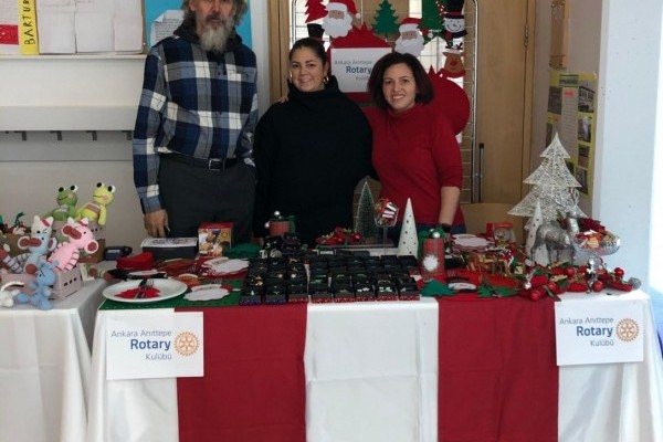 Anıttepe Rotary Kulübü olarak 14 Aralık cumartesi günü Fransız Charles de Gaulle Ankara Lisesindeki Noel Sergisinde Stand açtık