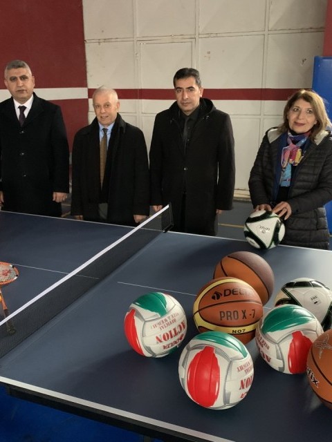 TUT ÇOK PROGRAMLI ANADOLU LİSESİNE SPOR MALZEMESİ VERİLDİ
